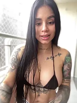 Snapshot of LaraHenao chatting on January 10, 2025, 12:58 pm LaraHenao online show from January 10, 2025, 12:58 pm