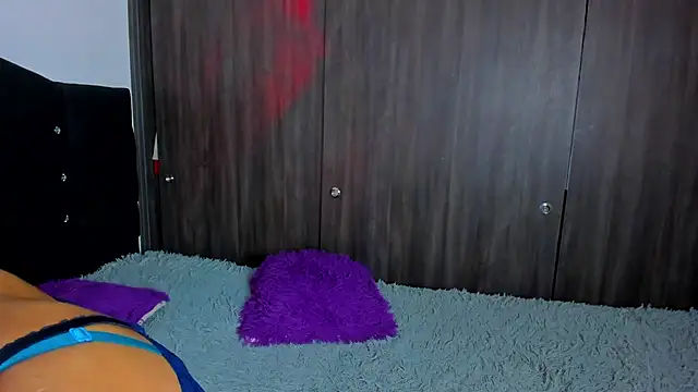 Snapshot of Rainnbow_ chatting on December 14, 2024, 6:02 am Rainnbow online show from December 14, 2024, 6:02 am