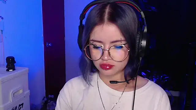 Snapshot of Raventh_ chatting on January 19, 2026, 4:16 am Raventh online show from January 19, 2026, 4:16 am