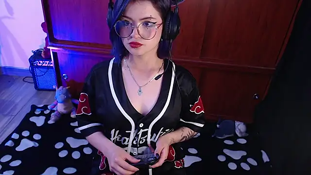 Snapshot of Raventh_ chatting on February 3, 2026, 12:20 am Raventh online show from February 3, 2026, 12:20 am