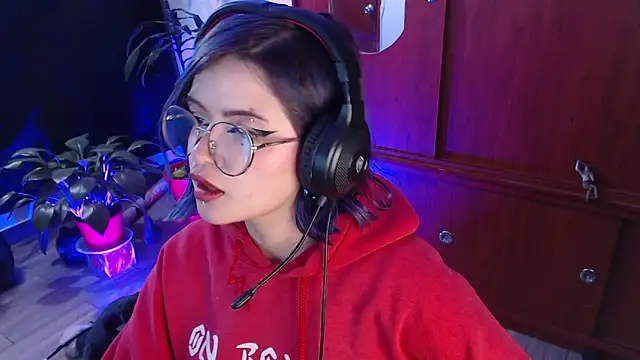 Snapshot of Raventh_ chatting on February 7, 2026, 1:20 am Raventh online show from February 7, 2026, 1:20 am