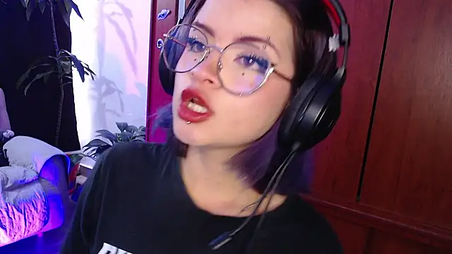 Snapshot of Raventh_ chatting on February 12, 2026, 12:44 pm Raventh online show from February 12, 2026, 12:44 pm