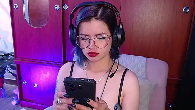 Snapshot of Raventh_ chatting on February 16, 2026, 12:34 pm Raventh online show from February 16, 2026, 12:34 pm