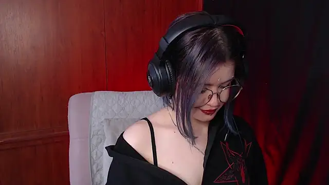 Snapshot of Raventh_ chatting on February 20, 2026, 1:33 pm Raventh online show from February 20, 2026, 1:33 pm