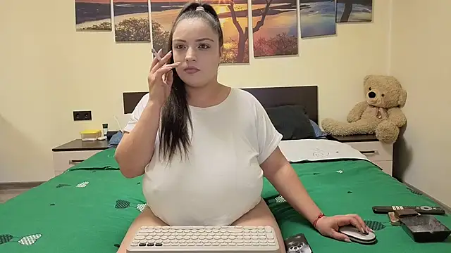 adelline online show from March 25, 2026, 9:32 pm