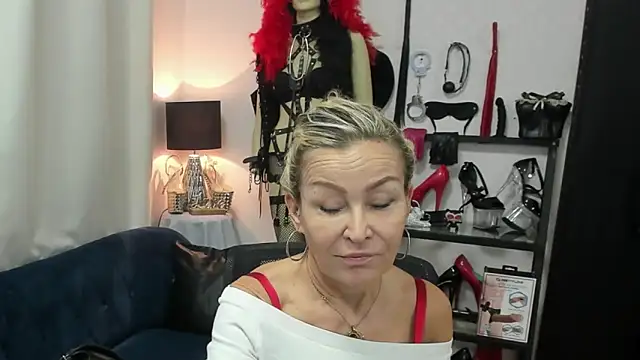 crystaLUX online show from June 10, 2026, 4:23 am