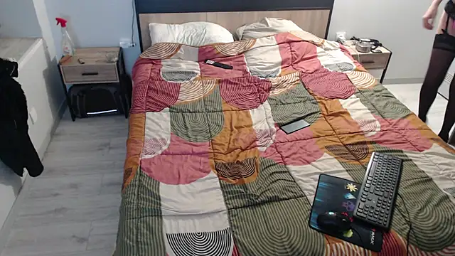 missthon0 online show from October 3, 2025, 1:19 pm