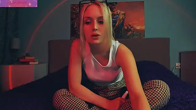 Snapshot of Linda_Roxy chatting on March 2, 2025, 5:25 pm Linda Roxy online show from March 2, 2025, 5:25 pm