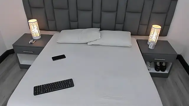 MiaYMolly online show from December 22, 2024, 3:55 am