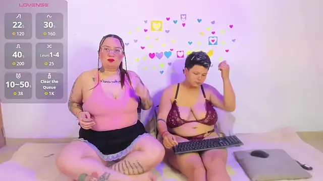 MiaYMolly online show from April 6, 2026, 1:36 am