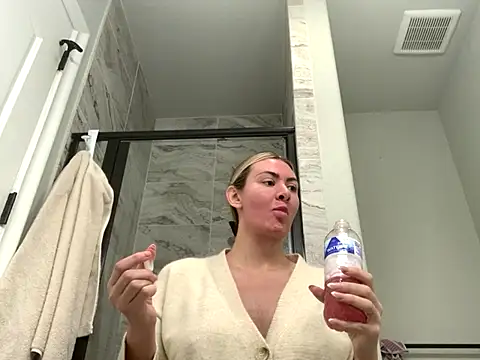 Alyssa rhoades online show from November 28, 2025, 9:28 pm