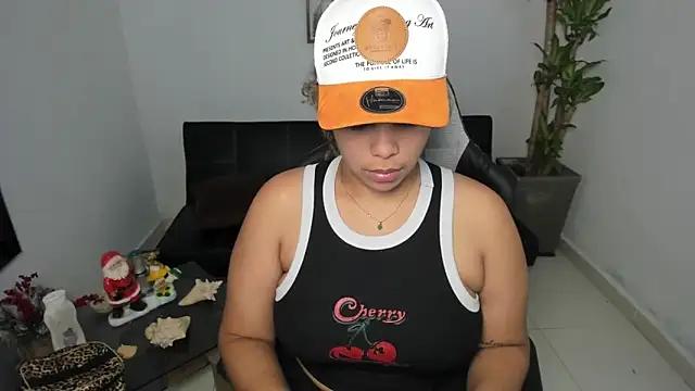 Snapshot of alyssannVhm chatting on December 10, 2024, 10:47 pm alyssannVhm online show from December 10, 2024, 10:47 pm