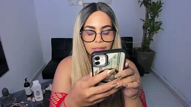 Snapshot of alyssannVhm chatting on January 15, 2025, 7:55 pm alyssannVhm online show from January 15, 2025, 7:55 pm