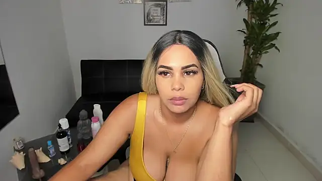 Snapshot of alyssannVhm chatting on March 8, 2025, 12:33 am alyssannVhm online show from March 8, 2025, 12:33 am