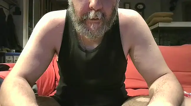Snapshot of naked_bear chatting on February 25, 2025, 5:15 pm naked bear online show from February 25, 2025, 5:15 pm