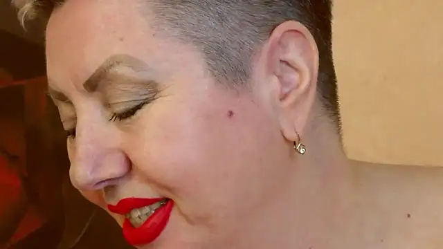 LadyPosh online show from December 11, 2024, 1:26 am