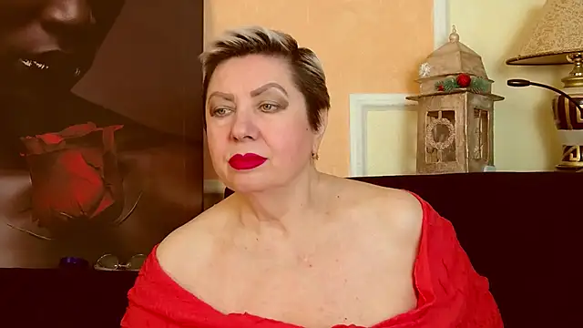 LadyPosh online show from April 1, 2026, 8:39 pm