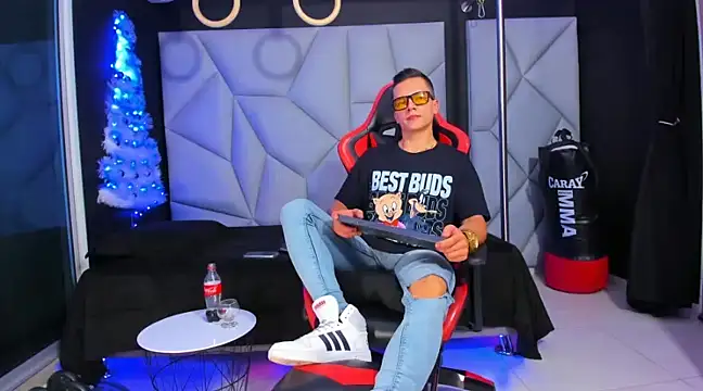 Snapshot of Aydenmiller96 chatting on December 24, 2024, 7:17 am Aydenmiller96 online show from December 24, 2024, 7:17 am