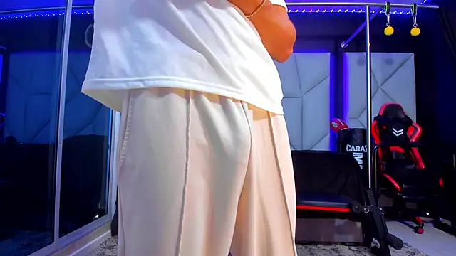 Snapshot of Aydenmiller96 chatting on November 12, 2025, 1:55 pm Aydenmiller96 online show from November 12, 2025, 1:55 pm