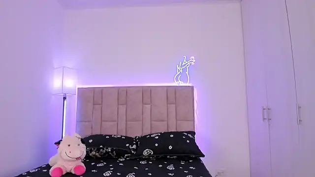 Snapshot of DannaTeen chatting on February 5, 2025, 9:18 pm DannaTeen online show from February 5, 2025, 9:18 pm