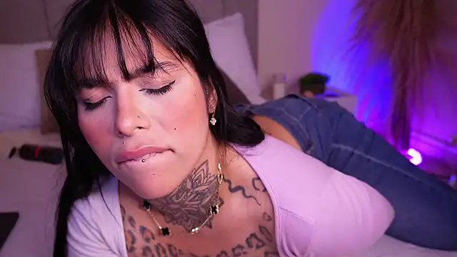 curvyliciousss online show from February 3, 2025, 6:28 pm