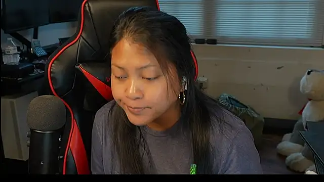 Snapshot of Bubbleliyah chatting on April 1, 2026, 11:44 am Bubbleliyah online show from April 1, 2026, 11:44 am