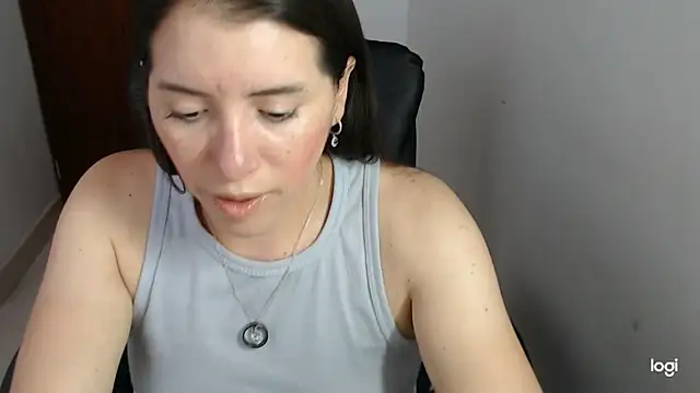 Snapshot of spicey_latina chatting on April 1, 2026, 8:39 pm spicey latina online show from April 1, 2026, 8:39 pm
