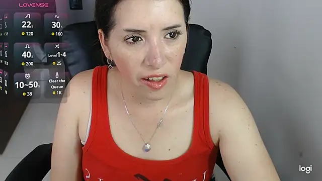 Snapshot of spicey_latina chatting on April 10, 2026, 5:28 pm spicey latina online show from April 10, 2026, 5:28 pm