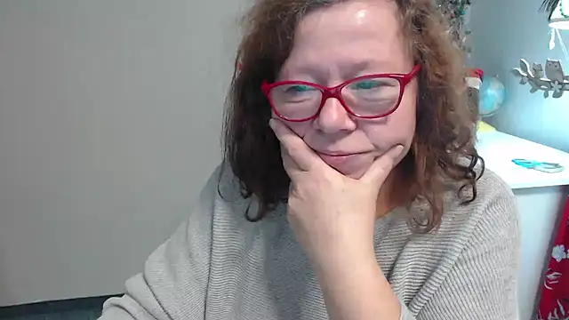 Adelewildx online show from December 17, 2024, 8:01 am