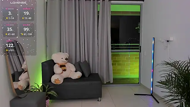 roxie gates  online show from January 18, 2025, 1:52 am