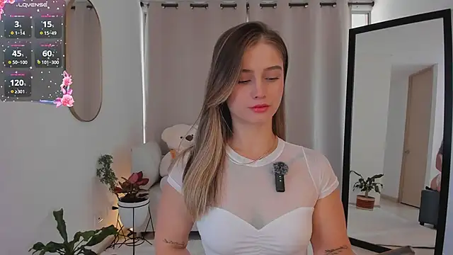 roxie gates  online show from September 27, 2025, 4:34 pm