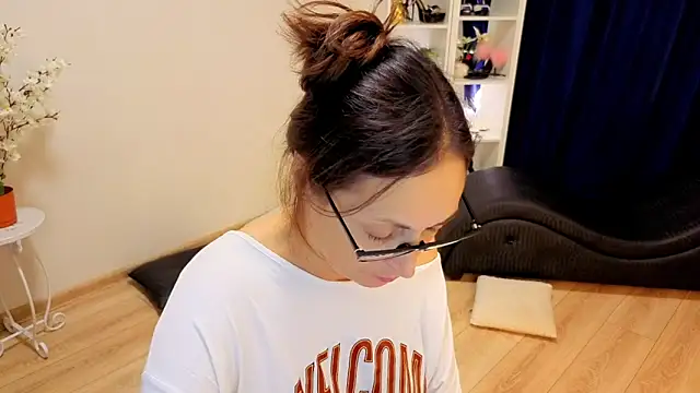 CaringSophie online show from February 27, 2026, 1:44 pm