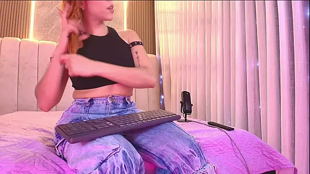 Snapshot of emyli_sw_ chatting on February 18, 2026, 3:02 am emyli sw online show from February 18, 2026, 3:02 am