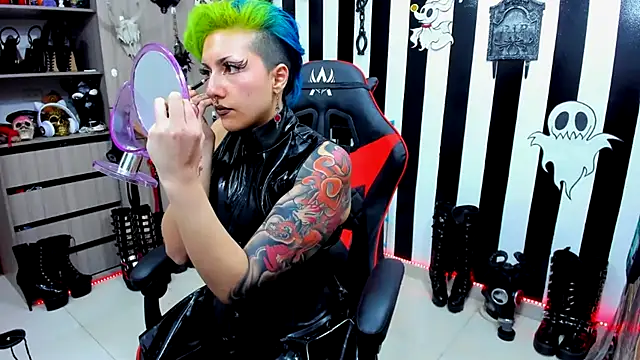 Snapshot of Mistress_Yelena chatting on December 9, 2024, 11:13 pm Mistress Yelena online show from December 9, 2024, 11:13 pm