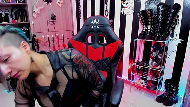 Snapshot of Mistress_Yelena chatting on February 10, 2025, 10:51 pm Mistress Yelena online show from February 10, 2025, 10:51 pm