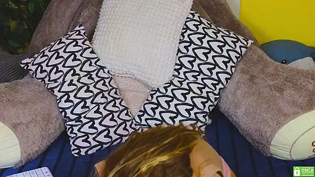 Snapshot of SuchArt_ chatting on January 7, 2025, 4:37 pm SuchArt online show from January 7, 2025, 4:37 pm