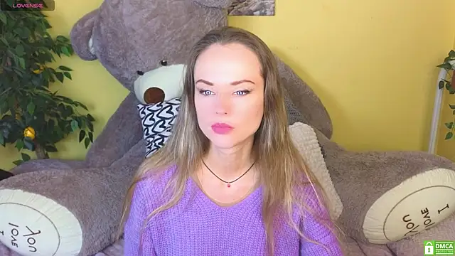 Snapshot of SuchArt_ chatting on February 12, 2025, 3:27 pm SuchArt online show from February 12, 2025, 3:27 pm