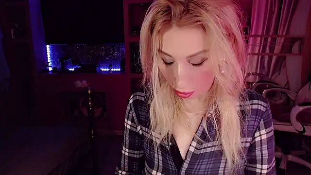 AnnieGOld  online show from September 16, 2025, 7:59 pm