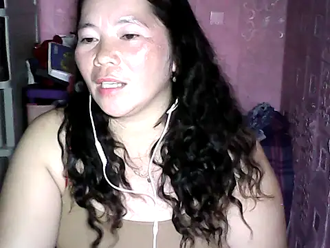 Snapshot of hotpusie_4u chatting on February 25, 2026, 5:06 am hotpusie 4u online show from February 25, 2026, 5:06 am
