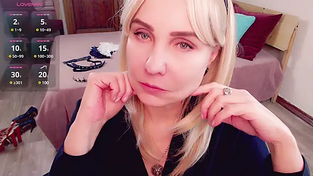  unique cam  online show from January 12, 2025, 8:14 am