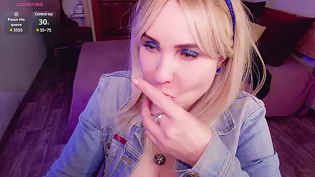  unique cam  online show from March 15, 2025, 7:53 am