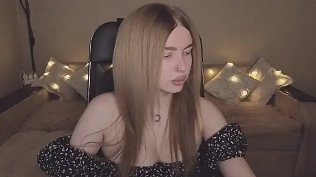 ViolettaLopez online show from November 10, 2025, 12:15 pm