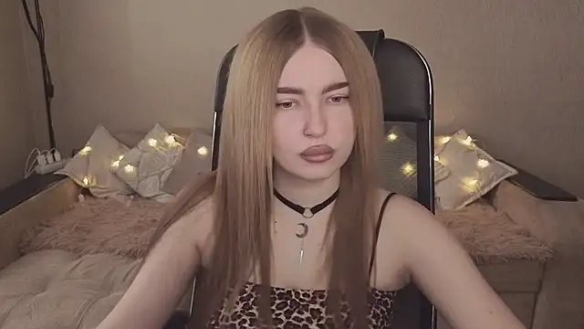 ViolettaLopez online show from November 23, 2025, 10:15 am