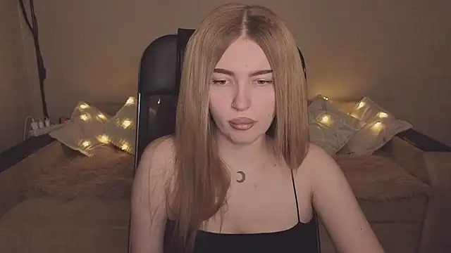 ViolettaLopez online show from December 3, 2025, 1:20 pm