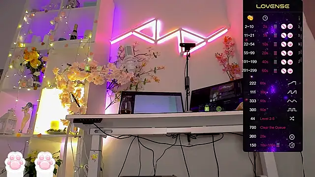 Snapshot of Elena-Marilyn chatting on April 22, 2026, 8:43 pm Elena-Marilyn online show from April 22, 2026, 8:43 pm