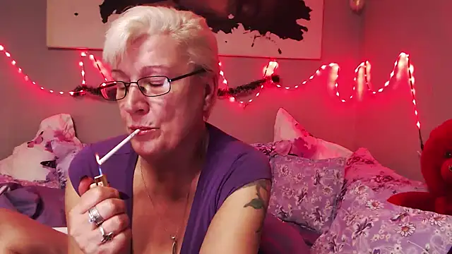 LaylaMilf online show from December 4, 2025, 7:11 pm