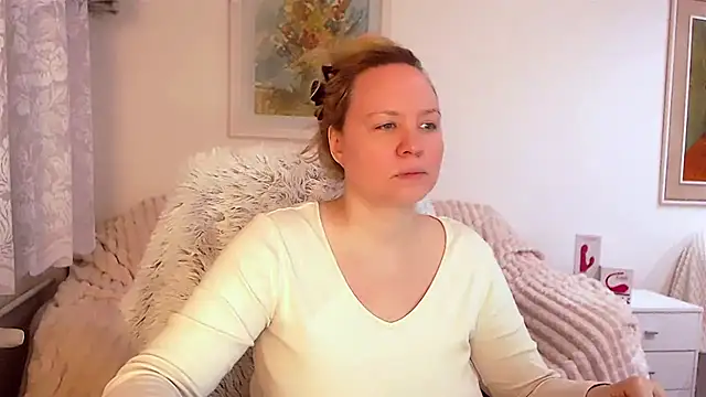 Sarah4you online show from February 11, 2025, 9:35 pm