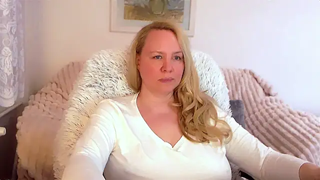 Sarah4you online show from March 9, 2025, 12:42 am