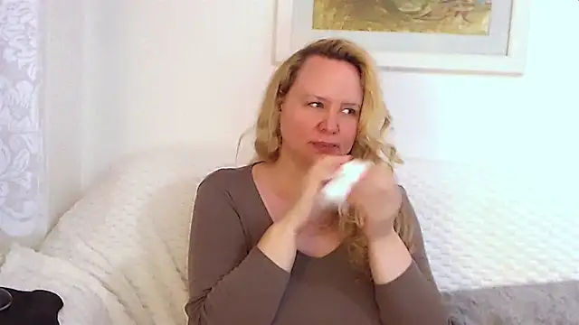 Sarah4you online show from September 26, 2025, 8:35 pm