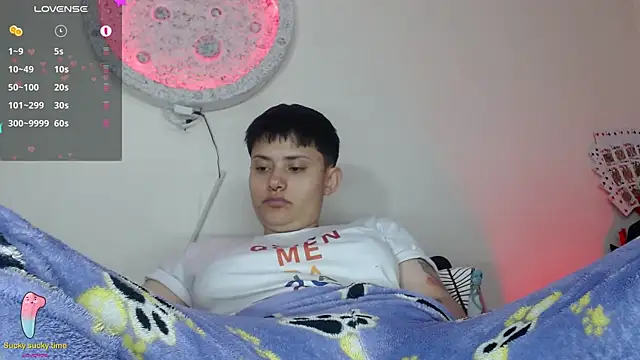 girl intense444 online show from January 24, 2025, 4:06 pm